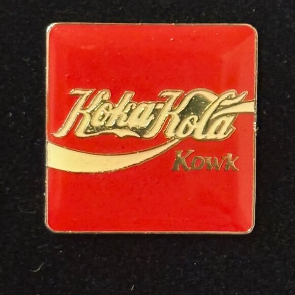 Vintage Coca Cola International Pin Button Pinback Coke Soda Pop Somalia RARE - Picture 1 of 2
